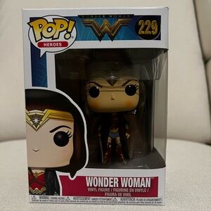 Funko POP! Heroes DC Comics Wonder Woman Cloak #229 Vinyl Figure D03